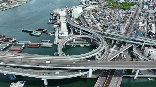 都市と道路の風景ドローン空撮