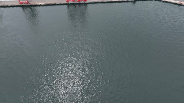 コンテナヤードの風景ドローン空撮