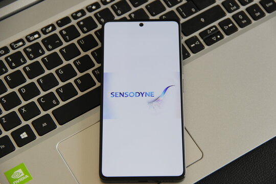 Sensodyne - Linha de cremes dentais e produtos de higiene bucal clinicamente desenvolvida para o al&iacute;vio e tratamento da sensibilidade dent&aacute;ria. 