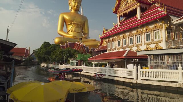 Awesome view of Phra Buddha Dhammakaya Thep Mongkol statue