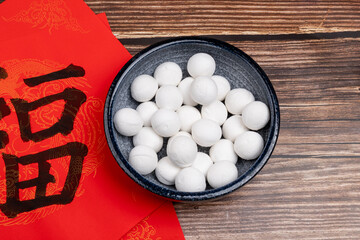Tangyuan and calligraphy-style New Year's greetings © ZCFei