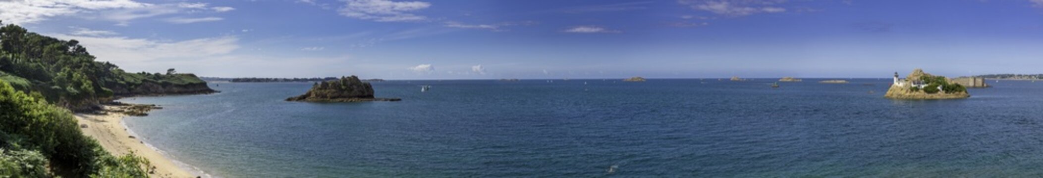 Plage de Tahiti and lighthouse on the Ile Louet, Carantec, D&eacute;partement Finist&egrave;re, France