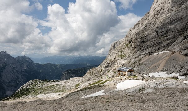 Adamekh&uuml;tte, Alpine Alpine Club Mountain Hut, Dachstein, Salzkammergut, Upper Austria, Austria