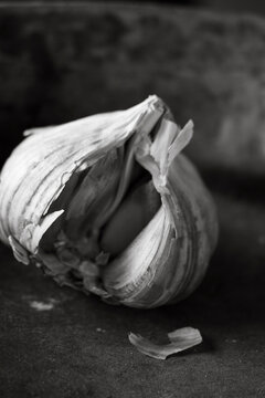 Aglio bianconero