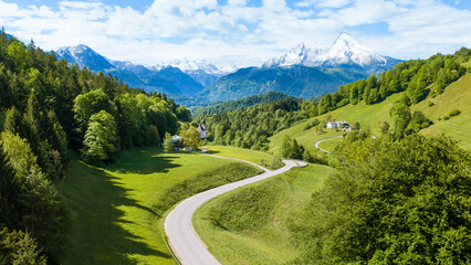 Fototapeta premium Kirche von Maria Gern mit Watzmann im Berchtesgadener Land