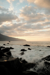 Fototapeta premium Magestic seascape of fiery sky reflecting on turbulent water