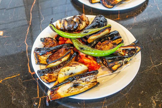 The delicious Tokat kebab is a dish from Tokat, made of fresh lamb, tail fat, eggplant, tomatoes, green peppers, potatoes, onions, garlic, and kebab pita. Versions of Tokat kebab that can show regiona