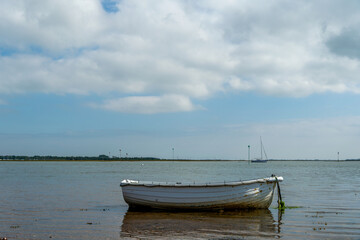 Obraz premium old row boat in the harbour at Emsworth Hampshire England