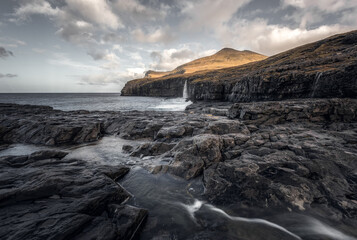 Una cascada hacia el mar © Ricardo