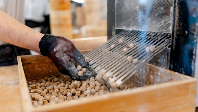Handmade tapioca pearls production in Taipei