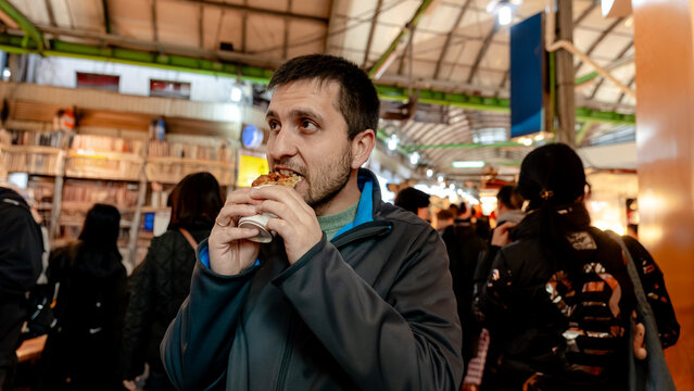 Traveler tasting pan fried beef at Gwangjang Market