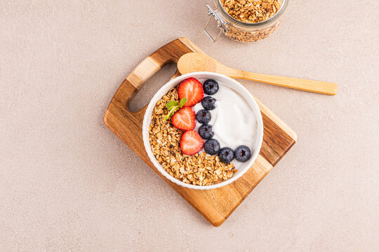 Healthy breakfast bowl with yogurt, granola and berries