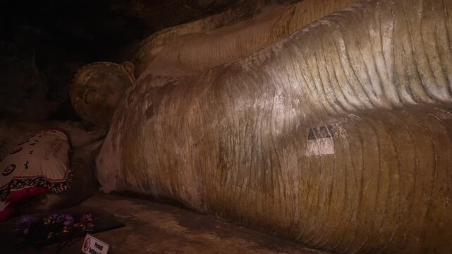 View of interiorof Temple of Gold, Ran Giri (Golden Rock), Central Province, Matale District, Dambulla, Sri Lanka, Asia