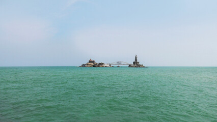 Obraz premium Vivekananda Rock Memorial and the ferry service in Kanyakumari, Tamil Nadu, India