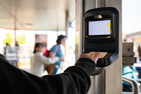 Contactless ticket validation on Venice public transport