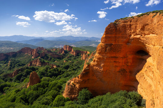 Las Medulas (Monumento Natural de Las Medulas), Roman gold-mining site near Ponferrada, UNESCO world heritage site, Castile and Leon, Spain