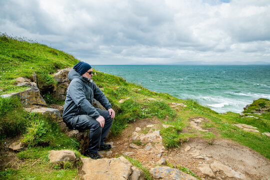 The Wishing Chair beside Fairy Bridges near Bundoran overlooks the Atlantic coast in County Donegal, Ireland. A quiet viewpoint tied to local folklore and seaside tradition.