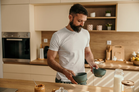 Man preparing healthy breakfast in modern kitchen