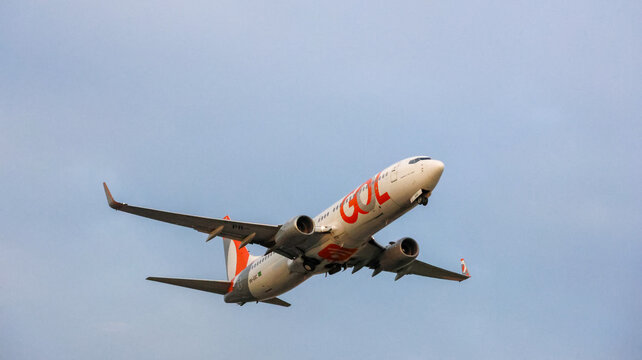 Aeronave da gol linhas a&eacute;reas registrada em voo sobre o Aeroporto Internacional de Guarulhos durante aproxima&ccedil;&atilde;o operacional. Guarulhos SP 09 Maio 2026.