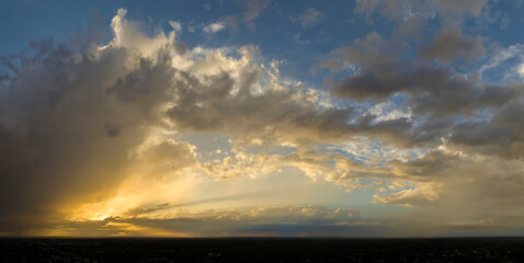 Obraz premium Evening sunset sky with colorful clouds. Panoramic skyscape