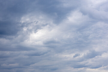 Obraz premium Dark storm clouds in overcast sky before rain