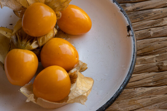 Aguaymanto maduro, (Physalis peruviana L.) fruto de una planta herb&aacute;cea con origen en los Andes peruanos