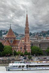Fototapeta premium Budapest - Ungheria - La Chiesa riformata di Piazza Szilagyi Dezso