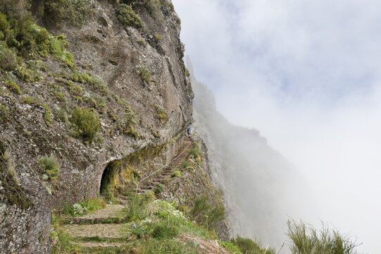 Hiking trail from Pico do Arieiro, 1818m, to Pico Ruivo, 1862m, Madeira, Portugal
