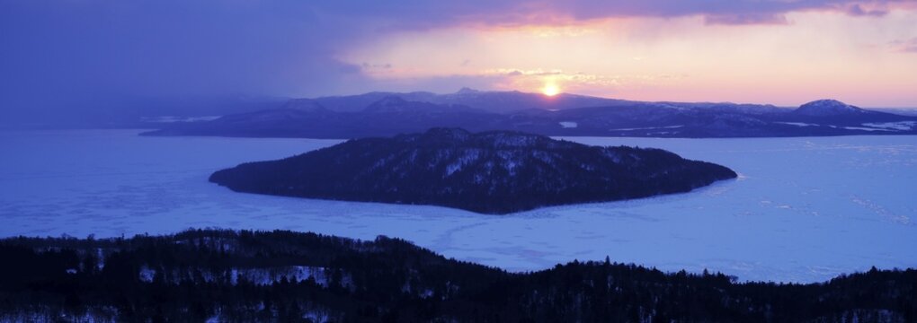 Lake Kussharo at sunrise, from the pass, Akan-Nationalpark, Bihoro, Hokkaido, Japan