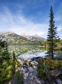 Reflection in Taggart Lake, view of the Teton Range, peaks Grand Teton and Teewinot Mountain, Grand Teton National Park, Wyoming, USA