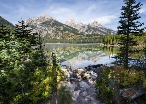 Reflection in Taggart Lake, view of the Teton Range, peaks Grand Teton and Teewinot Mountain, Grand Teton National Park, Wyoming, USA