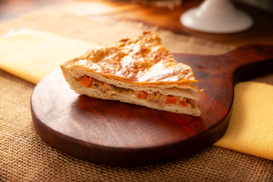 Tuna Pie, a savory tart filled with canned tuna cooked and seasoned with various ingredients, in Mexico it is called Pay de Atun or Empanada Gallega, very popular recipe during the Lenten season.