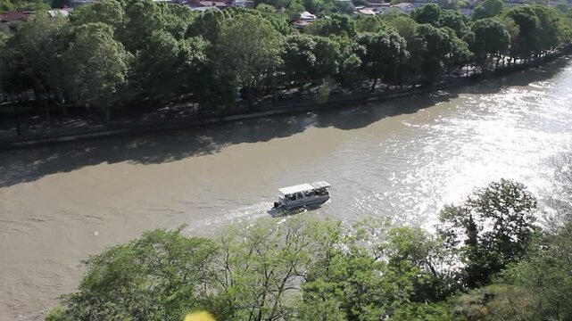 ship is sailing along the Kura