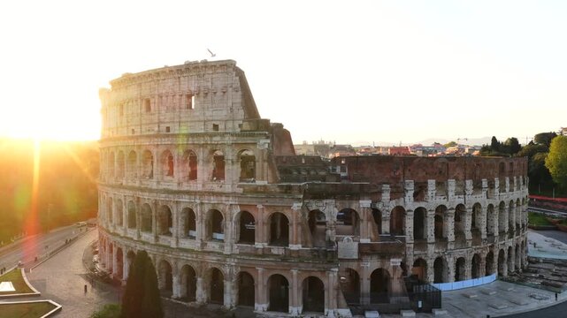 Il Colosseo a Roma, Italia
Vista aerea del monumento turistico pi&ugrave; visitato in Italia.