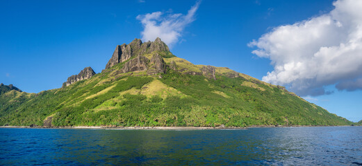 Extinct volcanos on the stunning Yasawa Island Group, Fiji, south Pacific ocean © Luis