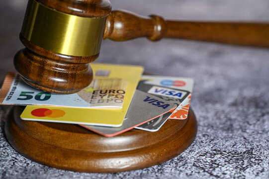 justice loi avocat proces euro visa banque credit