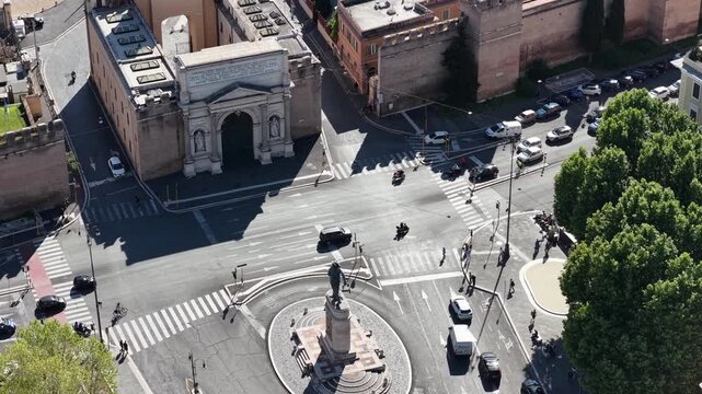 Roma, Italia: la piazza di Porta Pia e le mura Aureliane.
Vista aerea di Porta Pia.