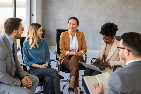A multinational workplace a leader integrates perspectives, cross cultural collaboration, diversity