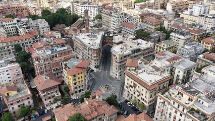Obraz premium Roma, il quartiere Coppedè visto dall'alto. Vista aerea del famoso quartiere coppedè di Roma.