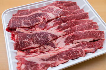 Obraz premium Fresh raw beef slices packed for nutritious meal cooking