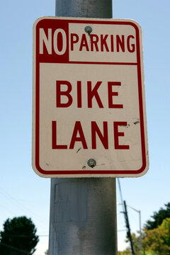 NO PARKING - BIKE LANE sign