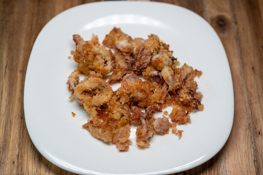 Tasty and light baked squid au gratin