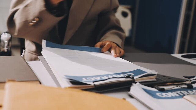 Lawyer explained to the client about the law that must be brought against the court case.
