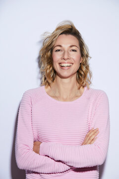 Portrait of blond woman, smiling, rosa pullover