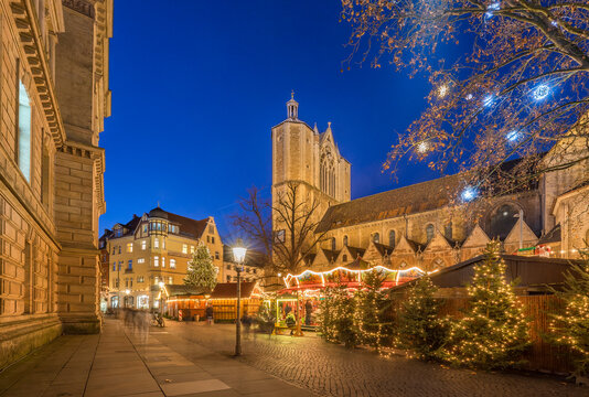 Germany, Braunschweig, Christmas market in the evening