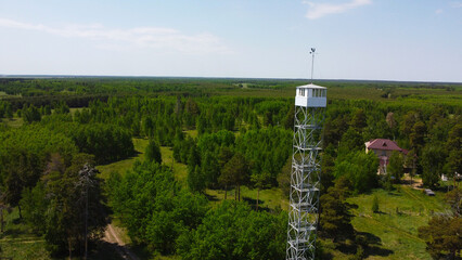 Obraz premium Forest fire watchtower overlooking a vast green woodland