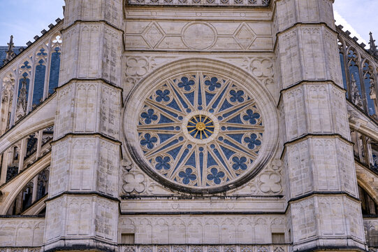 Orleans Cathedral is a Catholic cathedral church dedicated to the Holy Cross in the city of Orleans, in the Loiret department.(not unlike many others)