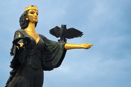 sofia, bulgarien - statue der heiligen sofia 