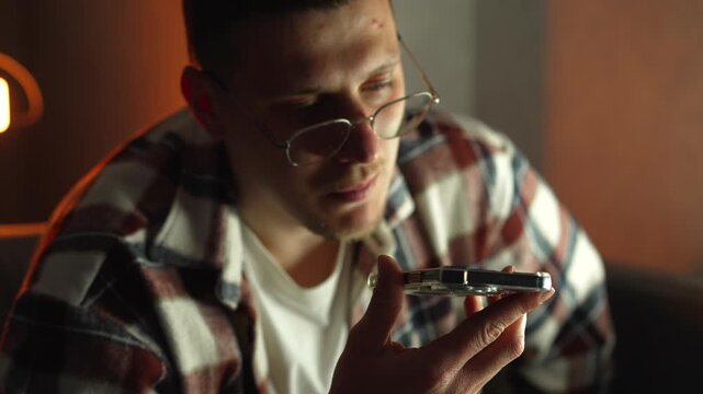 Voice message on a mobile phone.
A businessman records sound on a phone.
