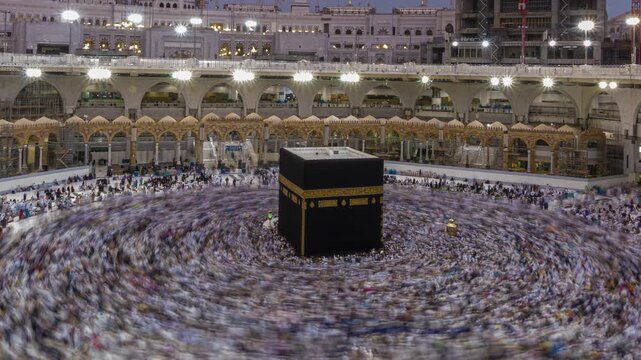 Beautiful Sunrise Time Lapse of Masjid al-Haram in Mecca Saudi Arabia, Scenic Zoom In View of Kaaba in the Courtyard with Crowds of Muslim Pilgrims Praying during Holy Morning Dawn Sky